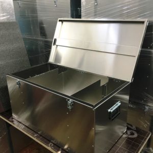 ЯЩИК АЛЮМИНИЕВЫЙ 900х470х450 с перегородками