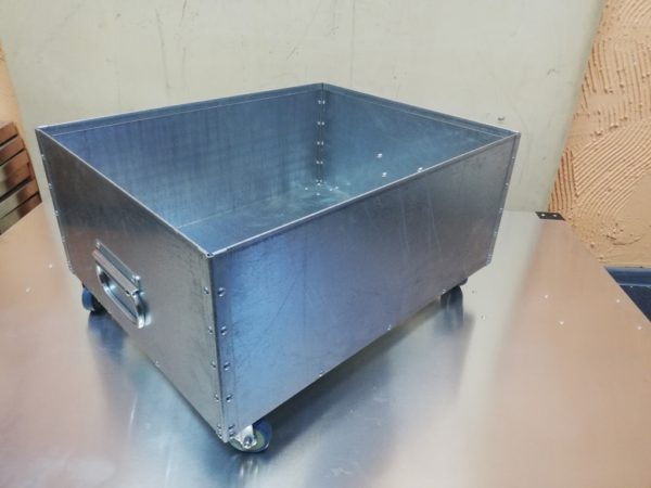 Ящик сталь оцинкованная 1,2мм 600х480х220мм